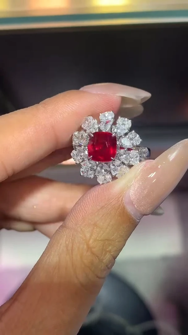 18K金镶嵌戒指红宝石2.03ct