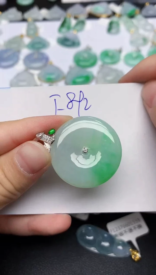 颈饰18K金镶嵌翡翠 天然缅甸A货翡翠百元以上9元证书费自理