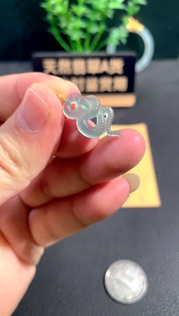 颈饰18K金镶嵌翡翠翡翠