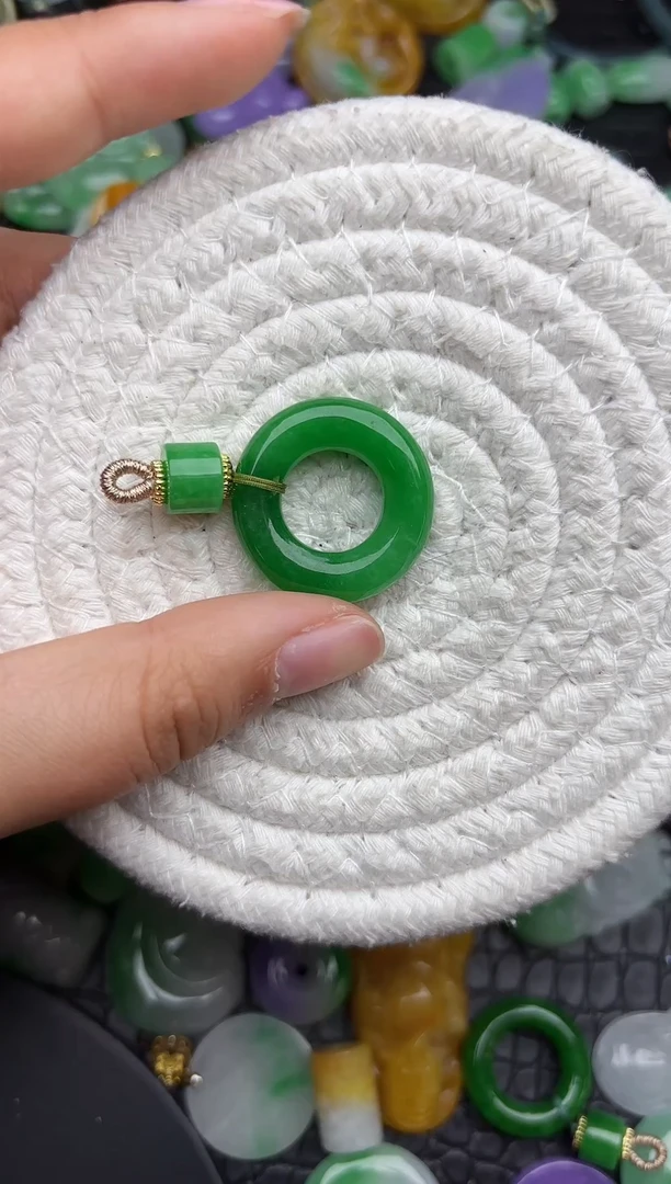 颈饰未镶嵌翡翠缅甸翡翠吊坠