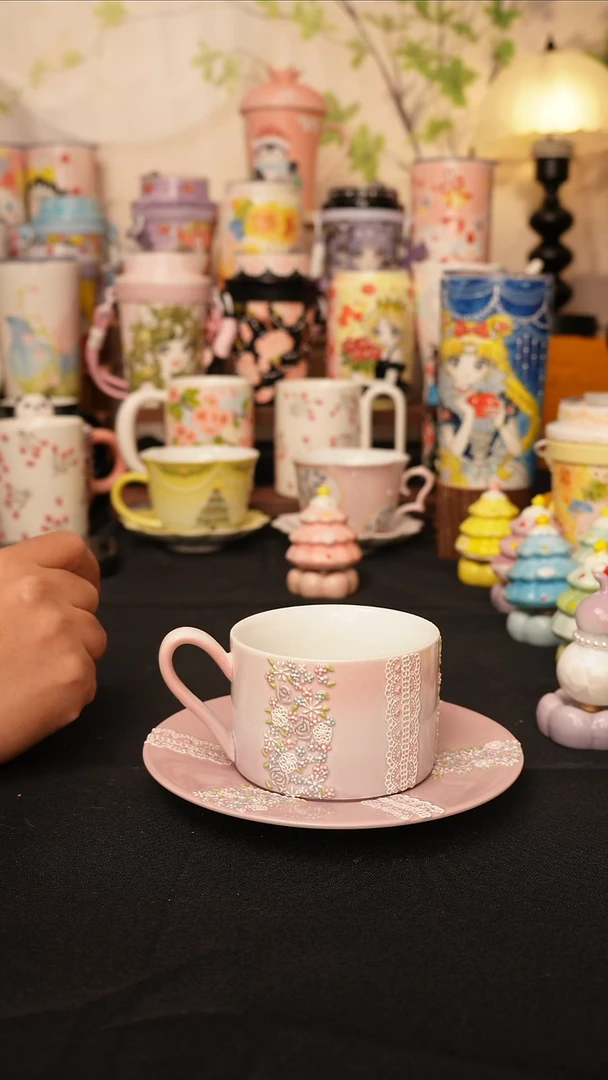 陶景德镇手绘的杯子