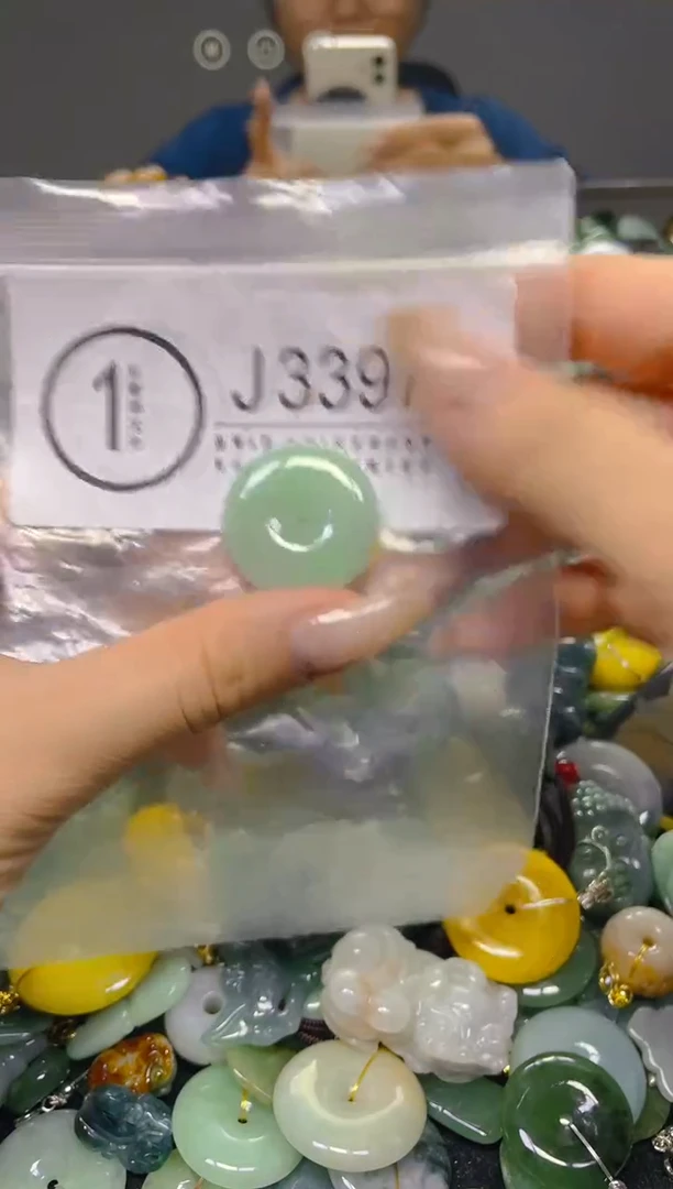 颈饰未镶嵌翡翠/ J /翡翠A货，一件也是批发价