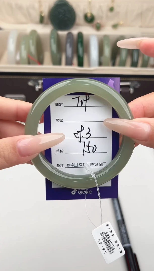 未镶嵌手镯和田玉微色差T9