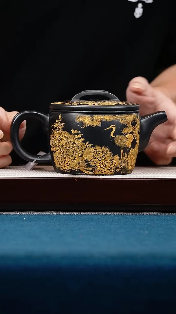 茶壶紫砂石黄 汉瓦 描金刻松鹤