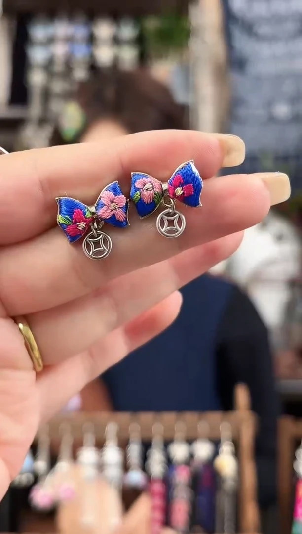 织绣民族风非遗老绣饰品587