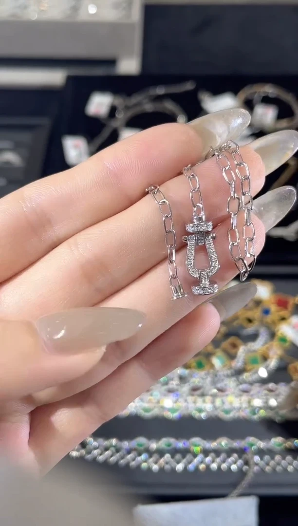 铂Pt950镶嵌手链祖母绿L****9手链