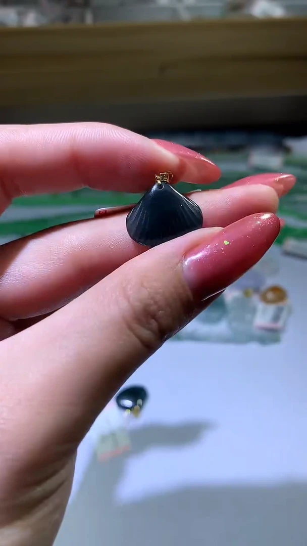 颈饰18K金镶嵌翡翠ZX018847