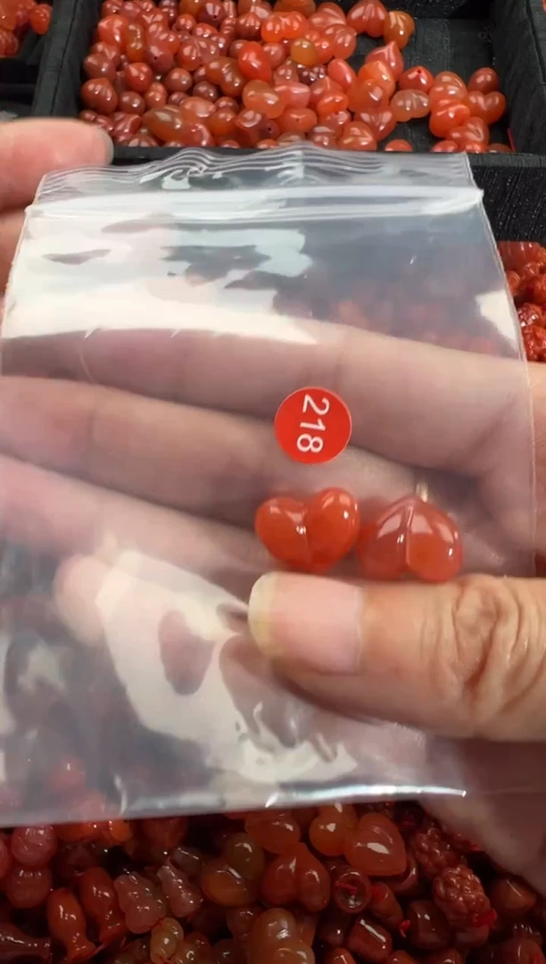 南红玛瑙未镶嵌颈饰4