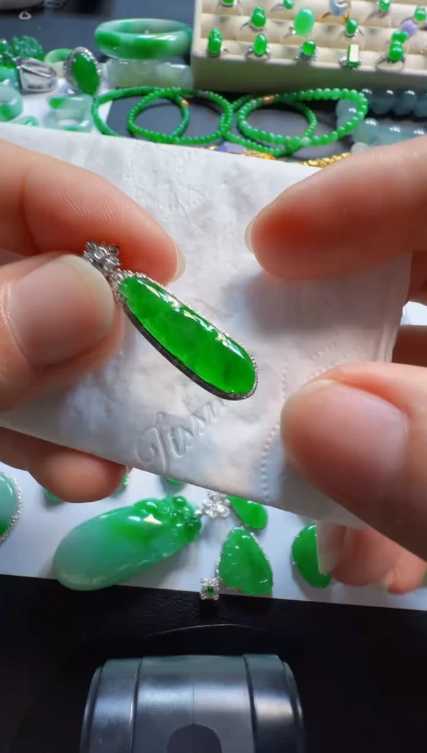 吊坠(不含链)18K金镶嵌翡翠3680