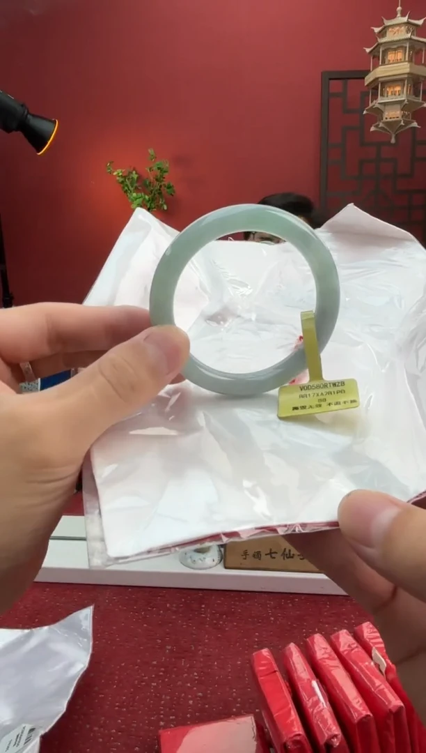 未镶嵌手镯（圆镯）翡翠翡翠手镯2