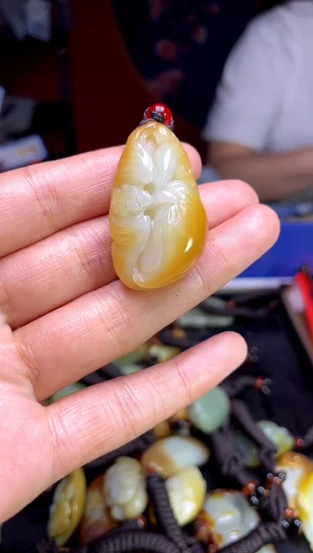 和田玉未镶嵌颈饰1