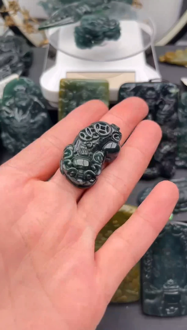 颈饰未镶嵌翡翠貔貅