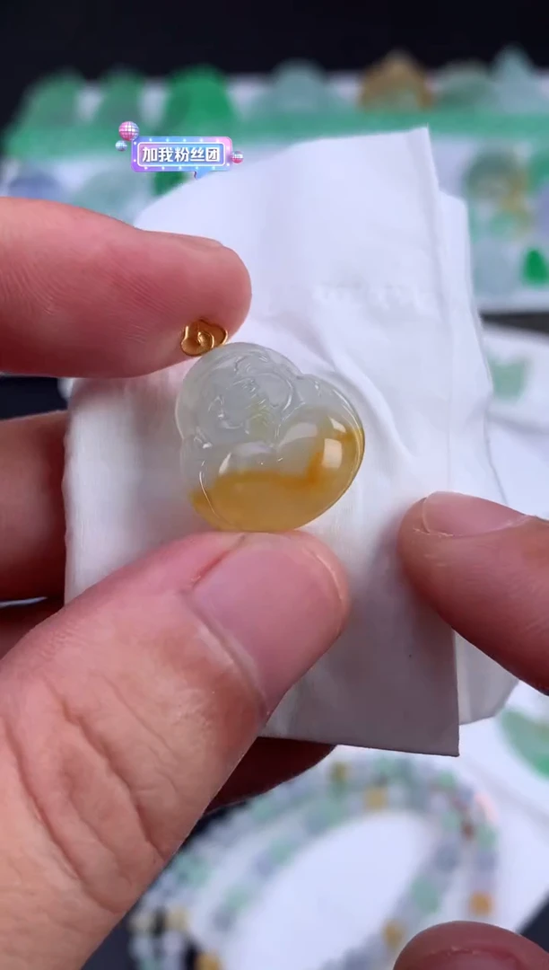 颈饰18K金镶嵌翡翠s***o翡翠