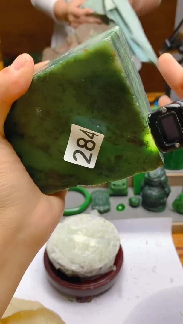 和田玉（碧玉）未镶嵌珠宝半成品1