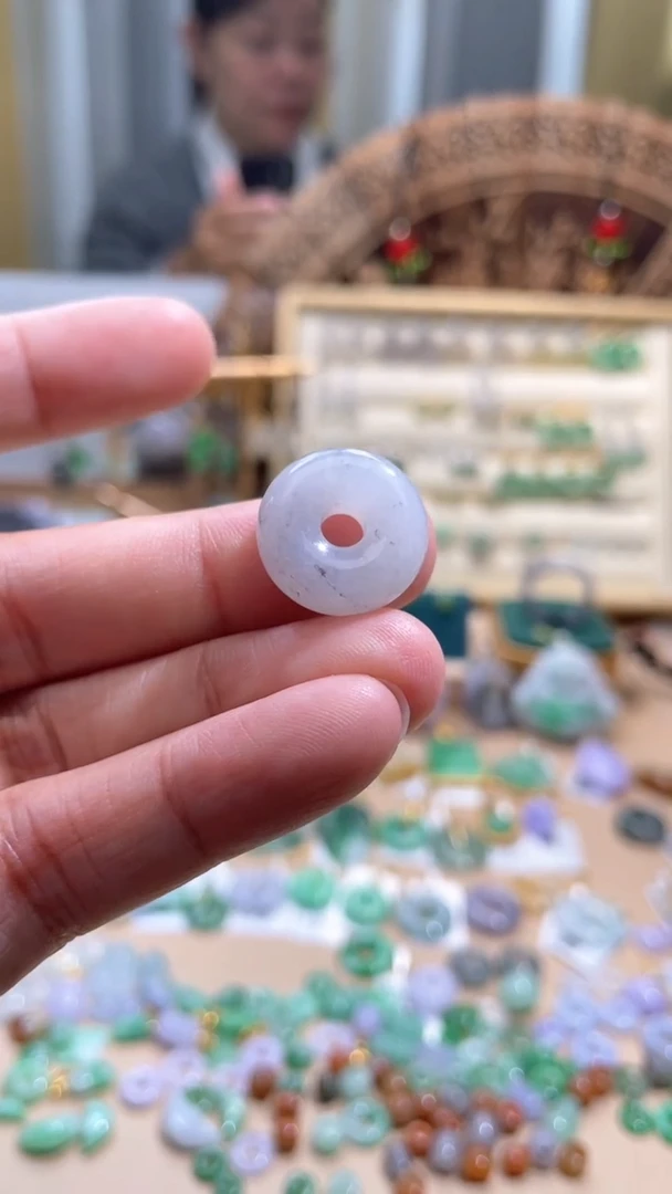 【闪购商品】翡翠颈饰未镶嵌甜甜圈