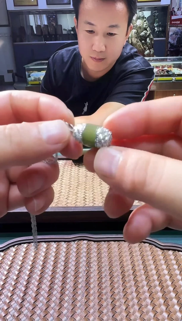 颈饰银S925镶嵌和田玉（碧玉）和田玉碧玉925银镶嵌吊坠