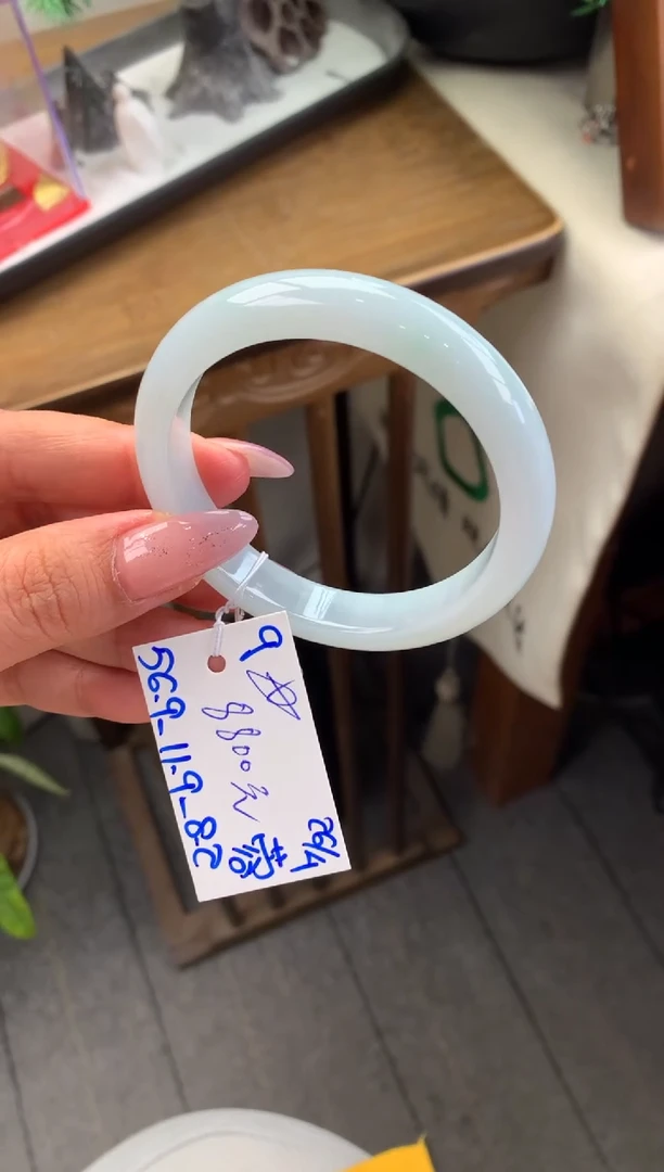 翡翠手镯未镶嵌玉手镯