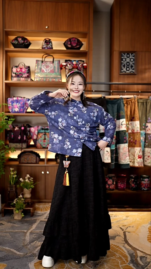 刺绣私人定制苗族手工裙子A9796