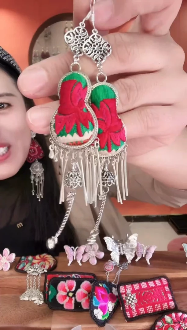 非遗民族苗绣刺绣首饰30