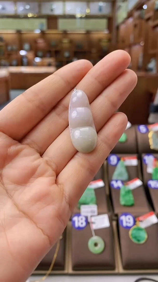 【闪购商品】翡翠颈饰未镶嵌豆子