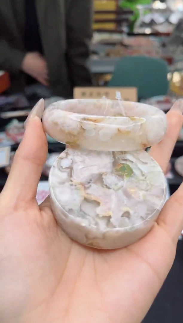 【闪购商品】石英质玉手镯未镶嵌61圈口（赠品镯心）3570367