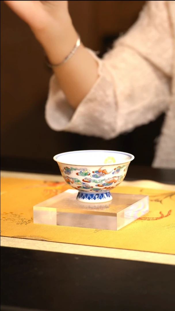 J涂杏花窑斗彩云福纹高足杯