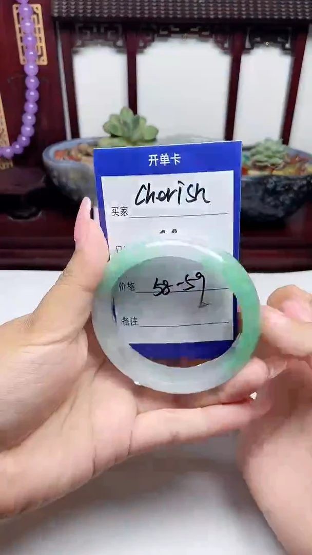 翡翠手镯未镶嵌1