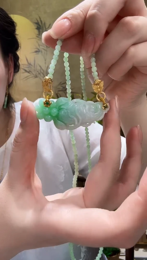 颈饰未镶嵌翡翠吊坠