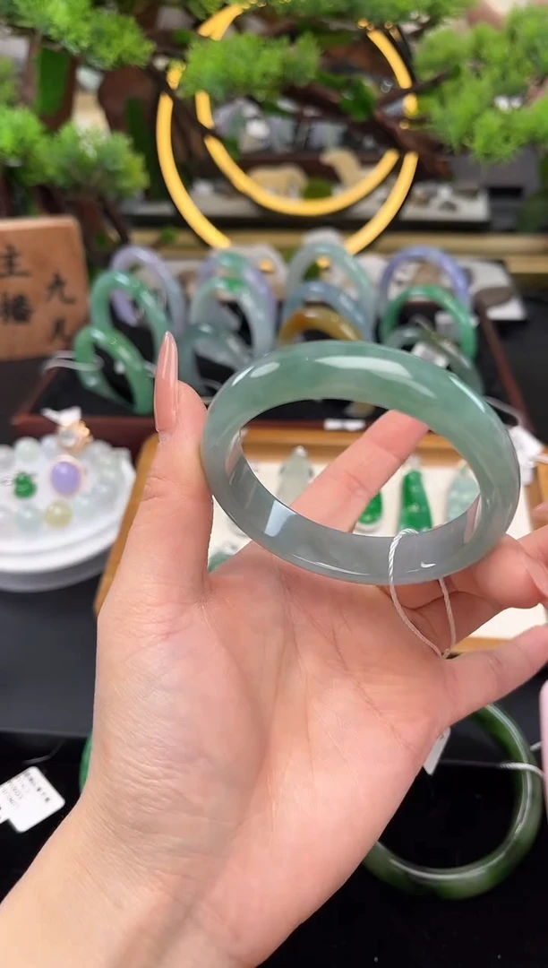 未镶嵌手镯翡翠手镯