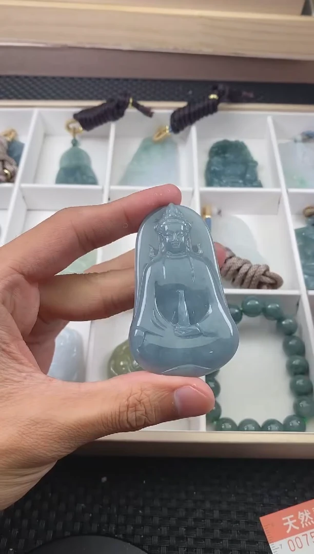 翡翠未镶嵌颈饰