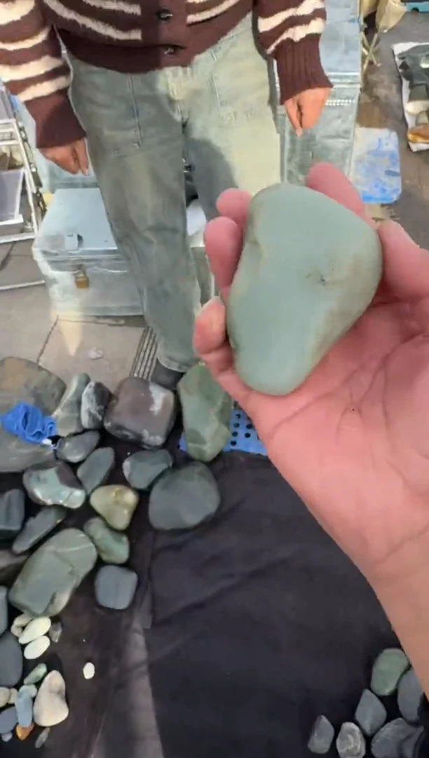 未镶嵌和田玉（糖玉）挂件和田玉