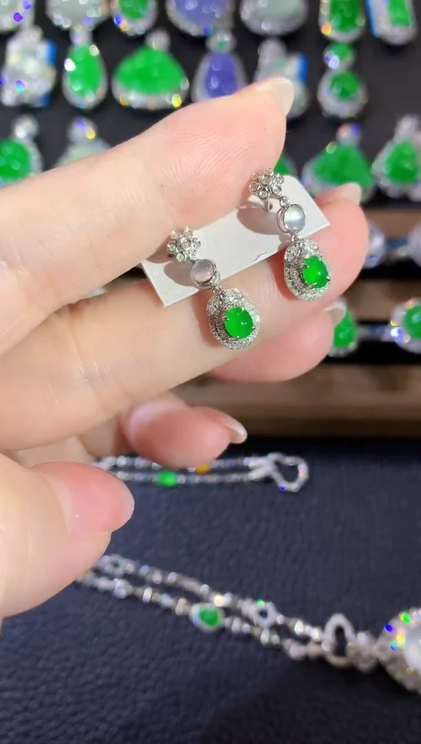 18K金镶嵌翡翠耳饰A88