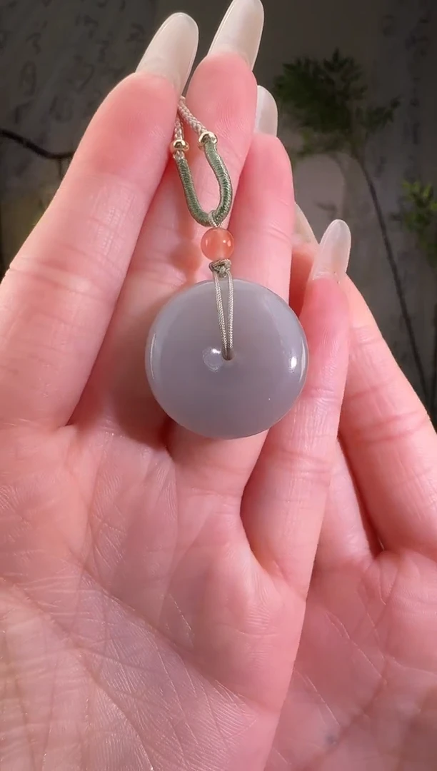 和田玉未镶嵌颈饰烟紫扣 p