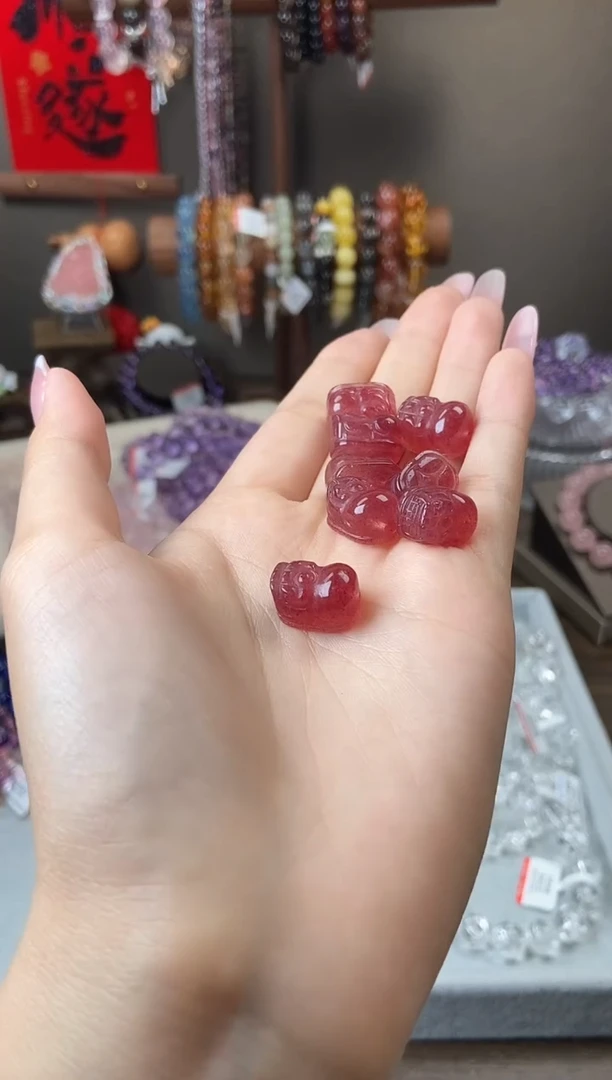 石英质玉手链未镶嵌鸽血红草莓晶貔貅