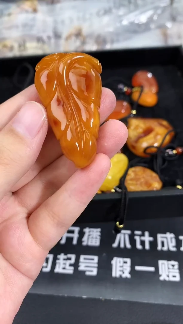 蜜蜡未镶嵌珠宝奇石47