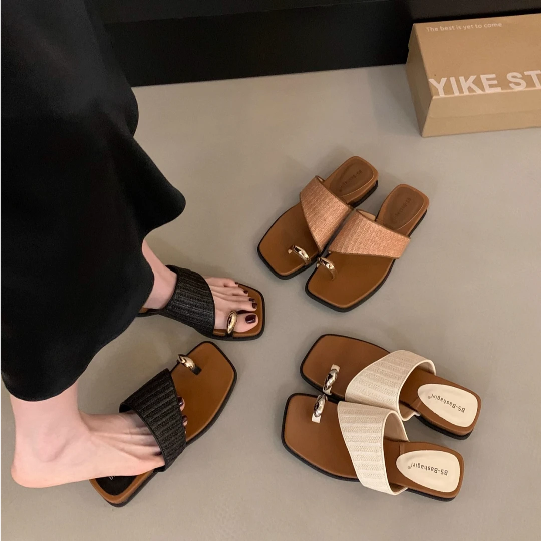 坡跟金属套趾拖鞋女外穿夏季新款韩系复古草编凉拖度假海边沙滩鞋