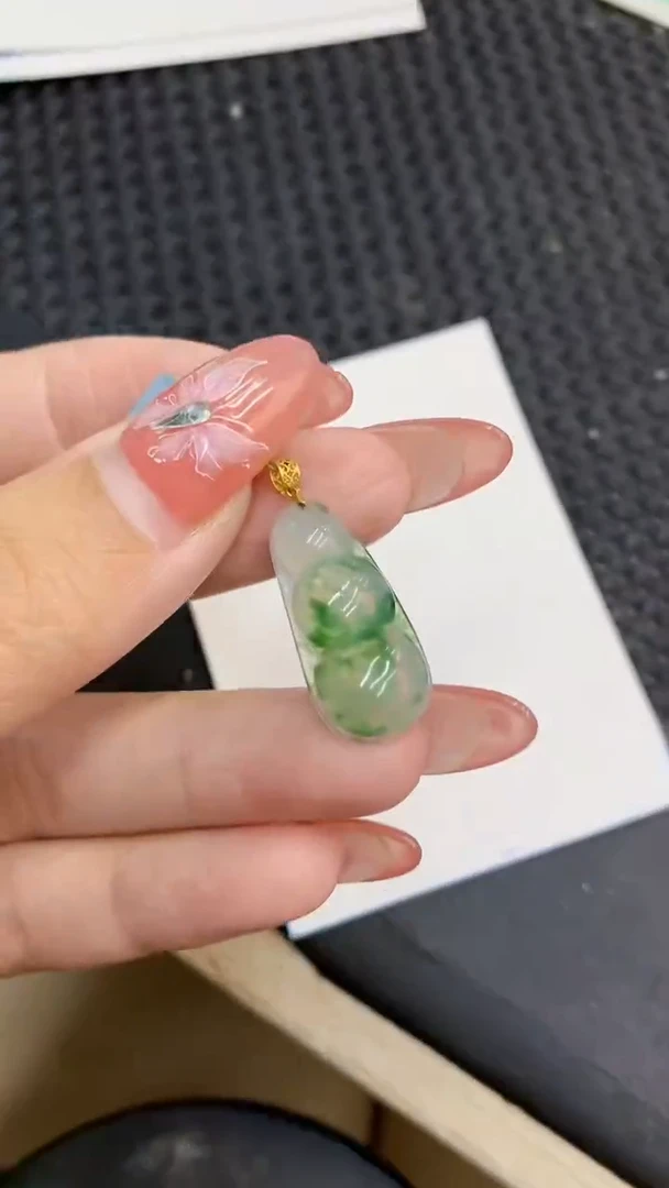 颈饰18K金镶嵌翡翠1