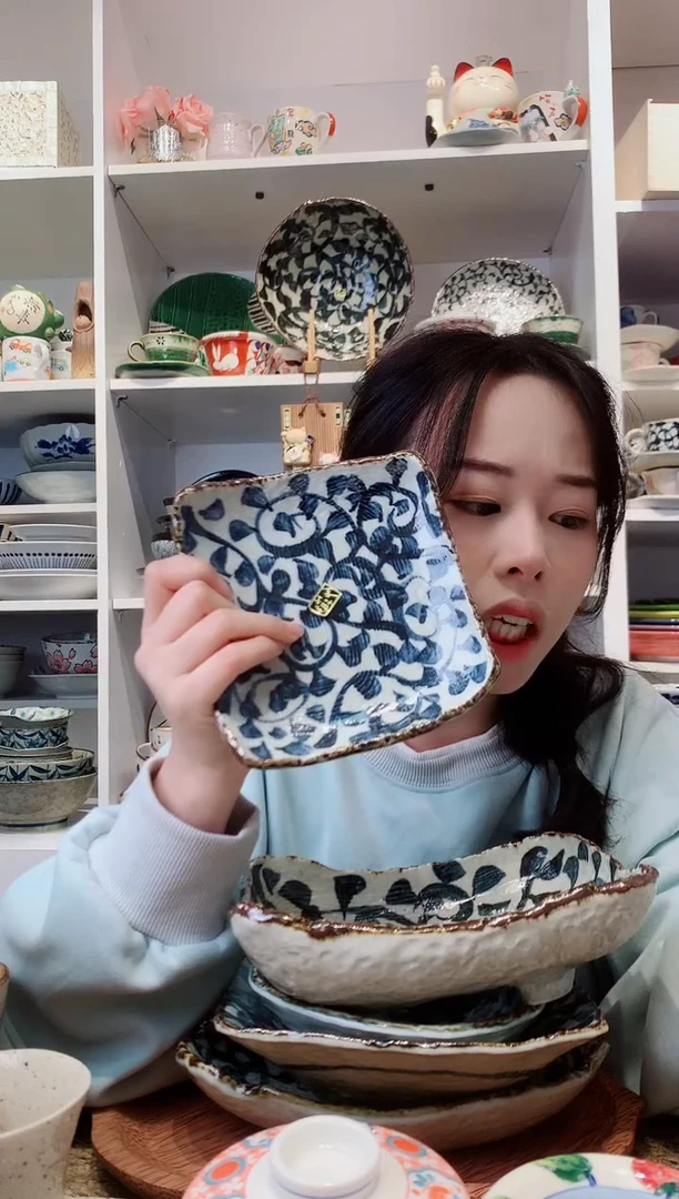 陶瓷章鱼唐草四足小方盘15cm