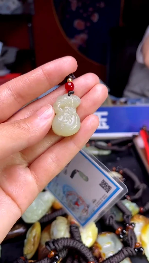 和田玉未镶嵌颈饰1