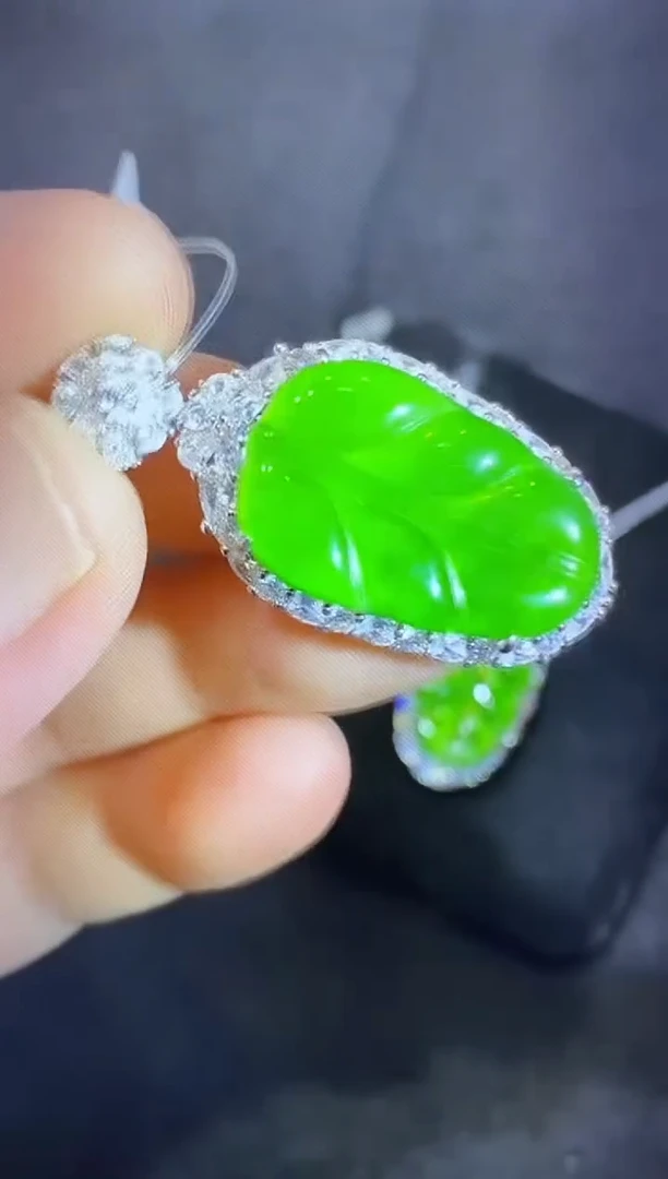 翡翠未镶嵌吊坠(不含链)多样性发货其一不含链