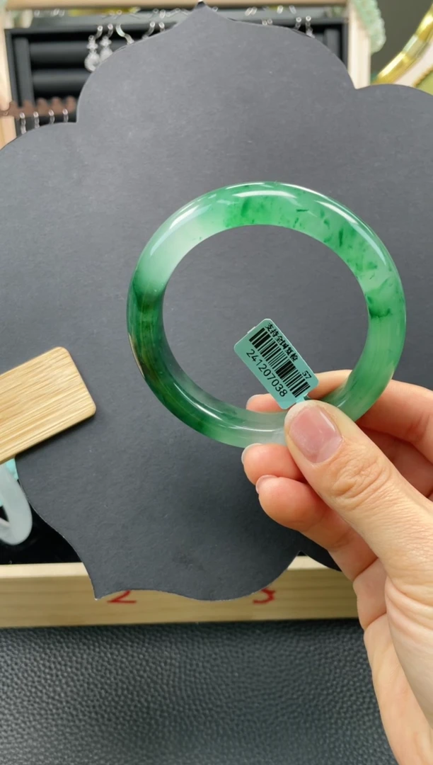 【闪购商品】石英质玉手镯未镶嵌口径57+