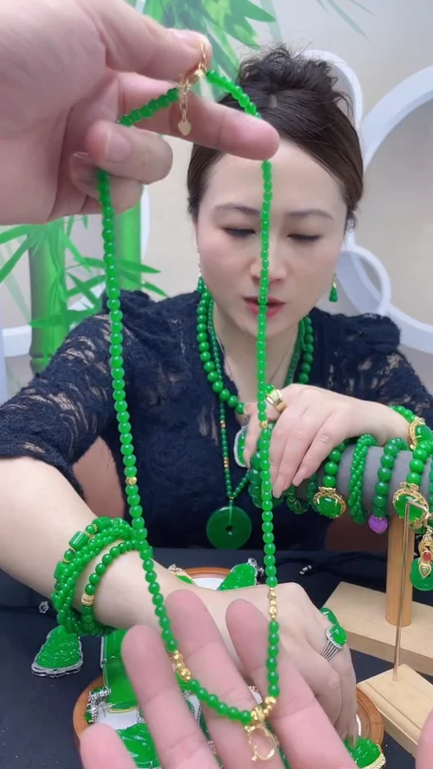 颈饰14K金镶嵌翡翠D05