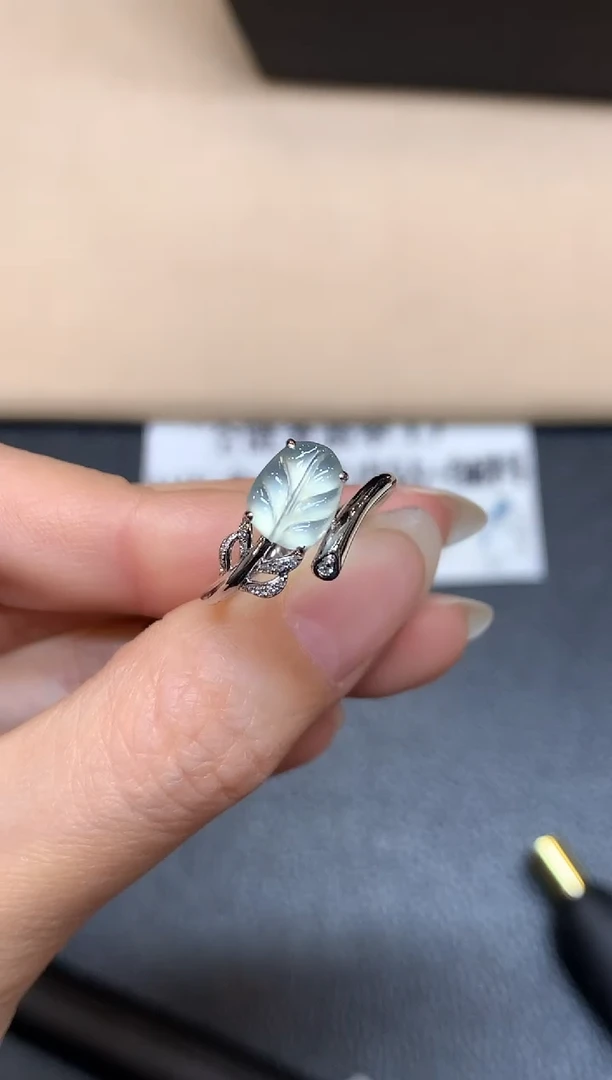 18K金镶嵌戒指翡翠【24小时鉴赏期】树叶【无服务费