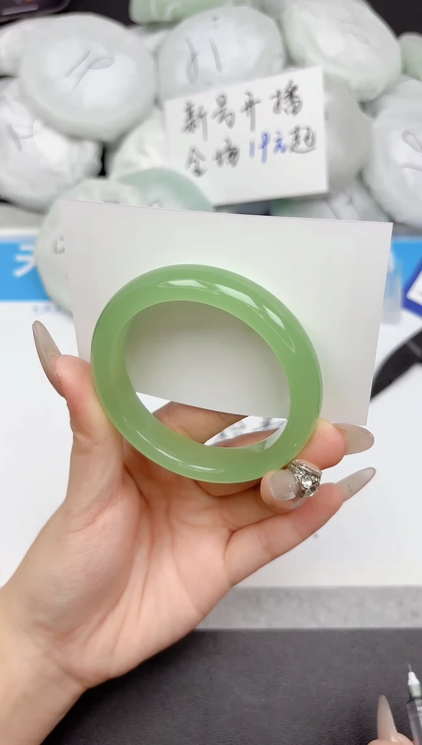 未镶嵌手镯石英质玉55-54-55