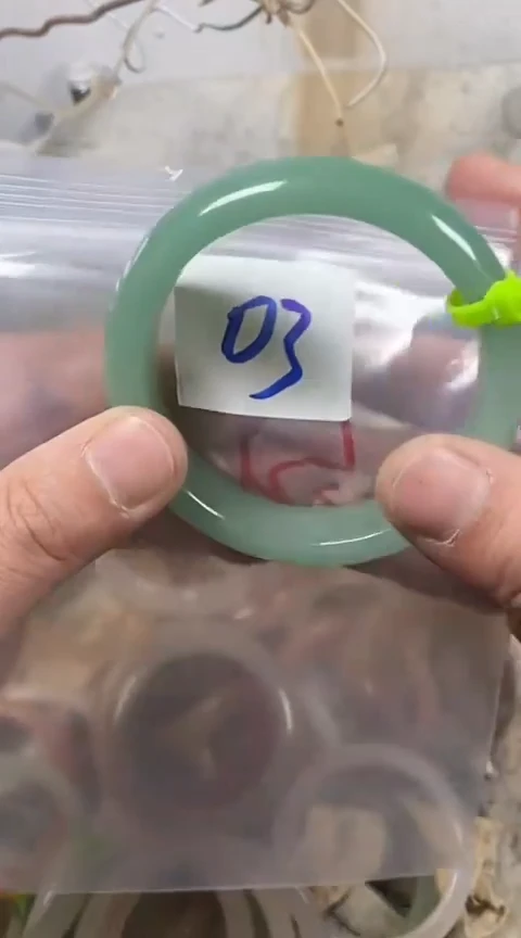 【闪购商品】石英质玉手镯未镶嵌60天然石纹矿点扣手介意勿拍