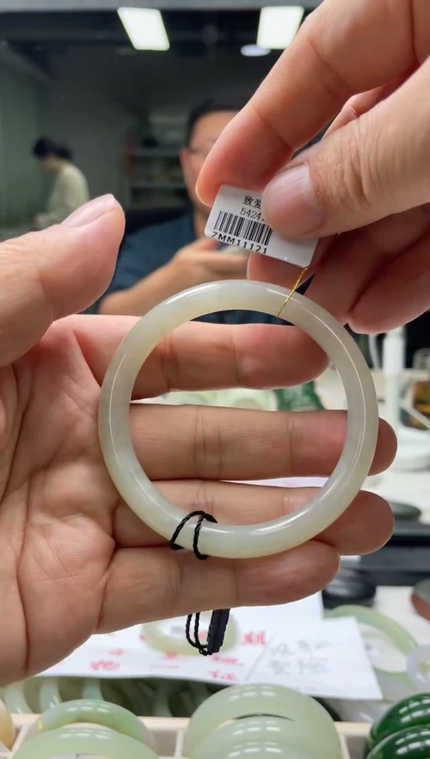 【闪购商品】和田玉手镯未镶嵌编码1121 圈口56-57