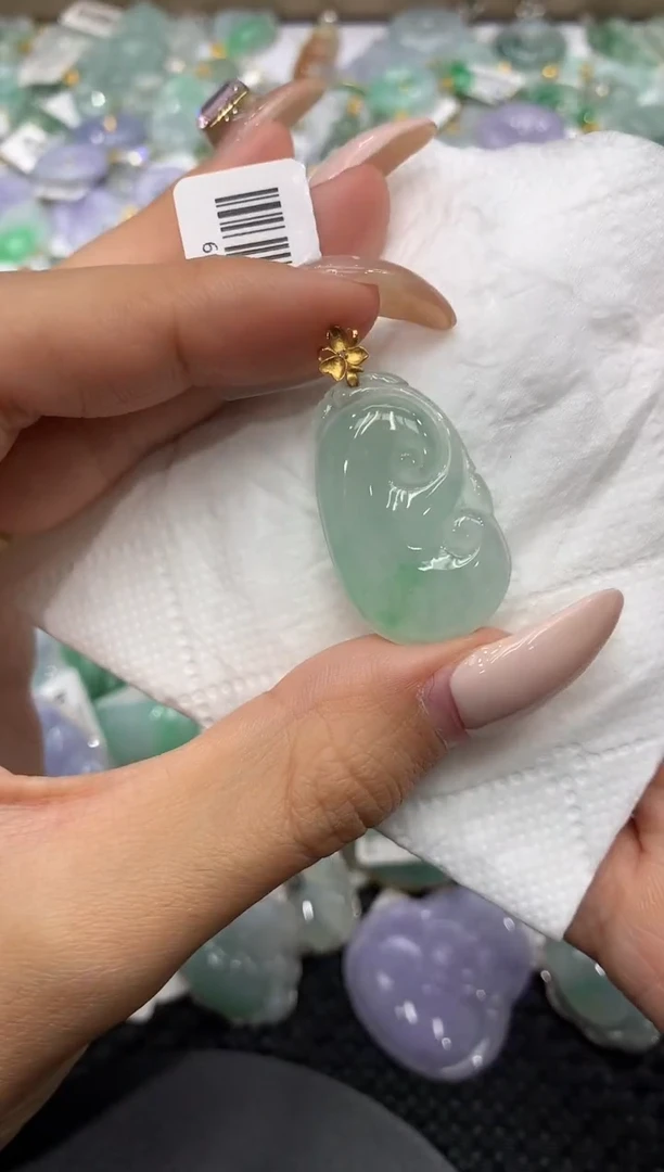 颈饰18K金镶嵌翡翠111111111111