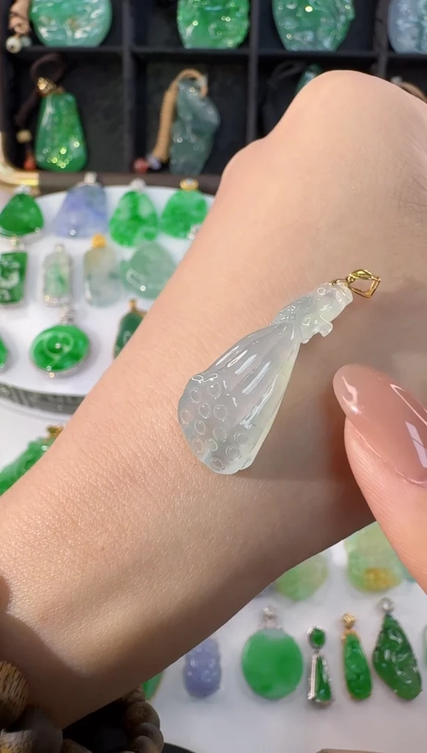 颈饰18K金镶嵌翡翠缅甸A货翡翠