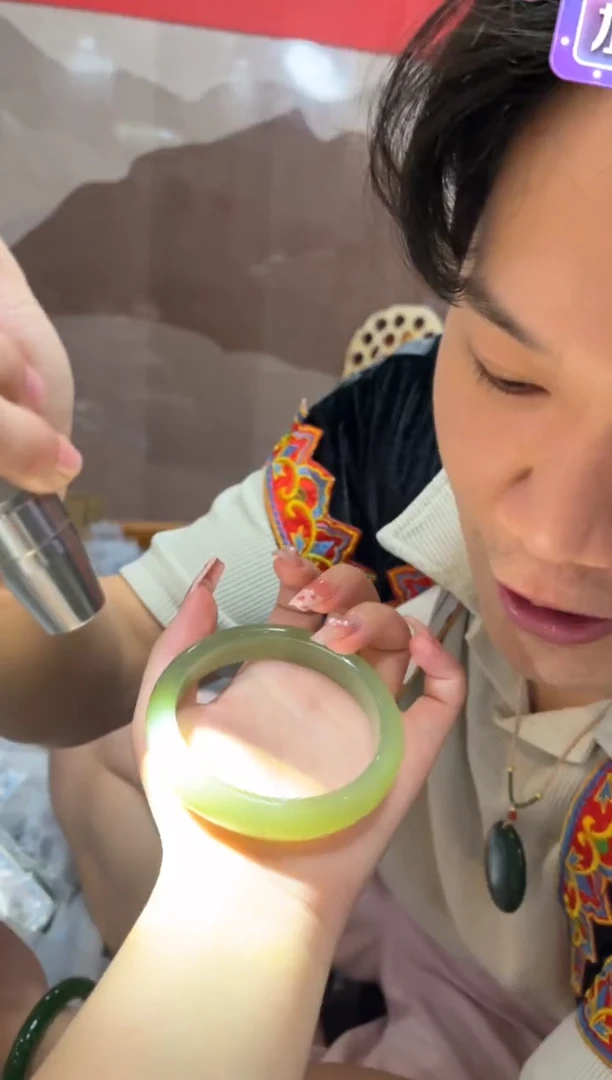 和田玉手镯未镶嵌湖水绿正圈58