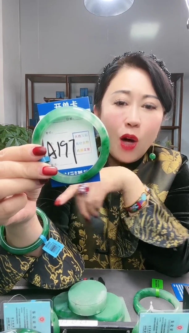 【闪购商品】石英质玉手镯未镶嵌非洲翠